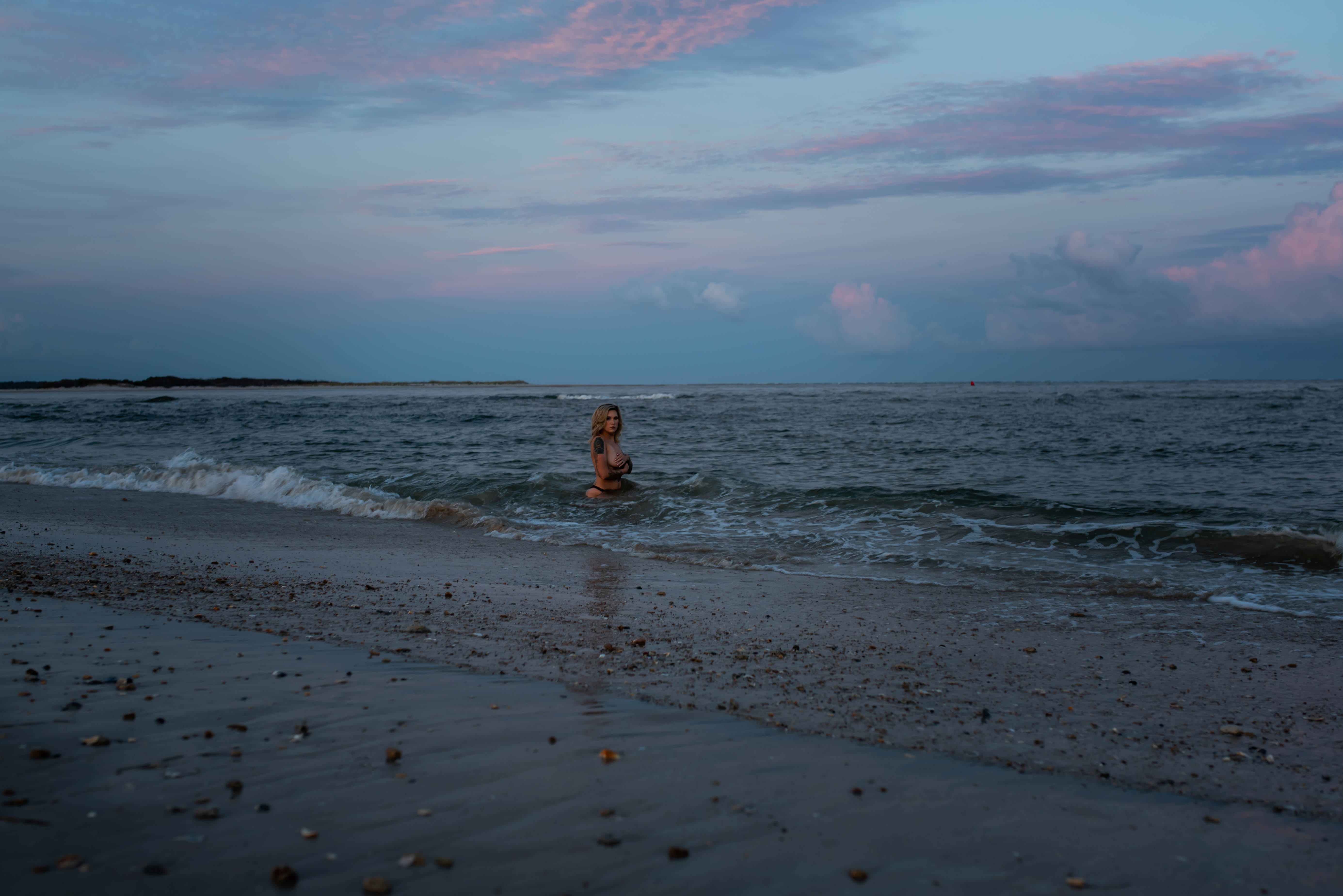 https://www.exquisitesessions.com/wp-content/uploads/2020/09/North-Topsail-Island-Boudoir-Photographer-12.jpg